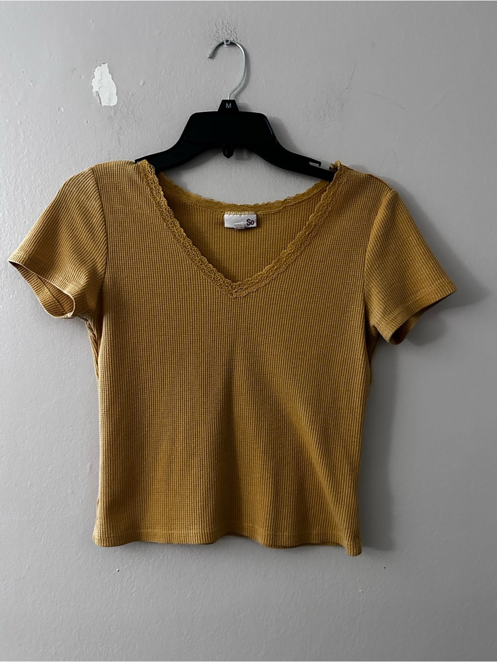 SO Ribbed V-Neck Short Sleeve Top in Mustard Yellow